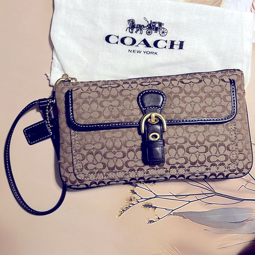 🌺 NWT COACH SOHO MINI SIGNATURE SLIM WRISTLET KHAKI TOFFEE